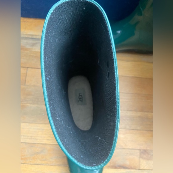 Green Ugg brand rain boots - Picture 3 of 5